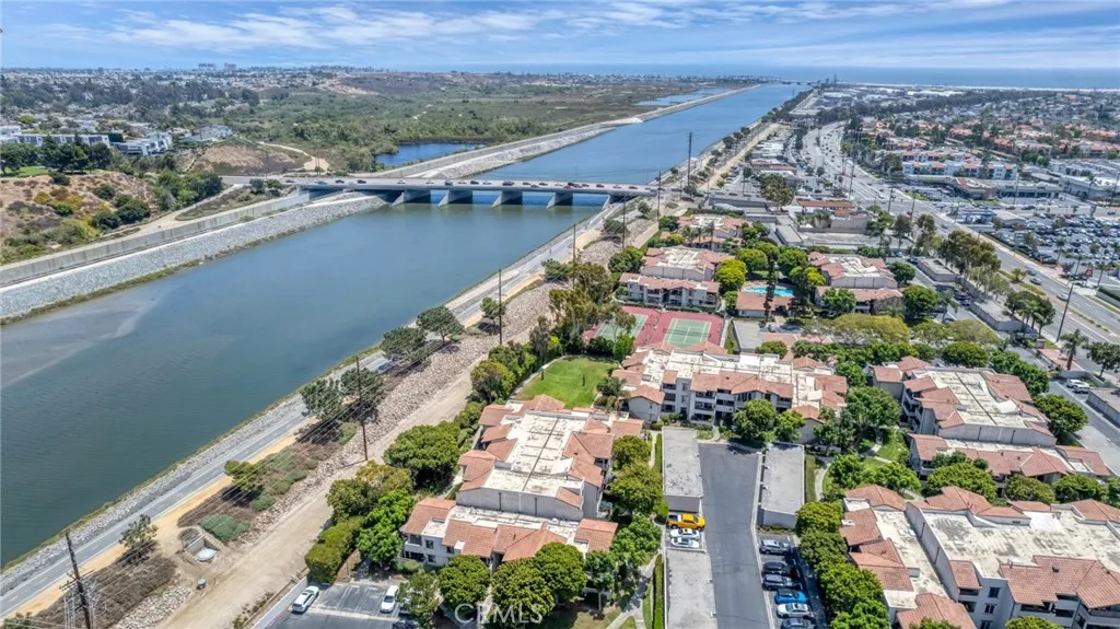 21372 Brookhurst Street Unit 322, Huntington Beach, CA 92646 - Main photo, Huntington Beach, CA