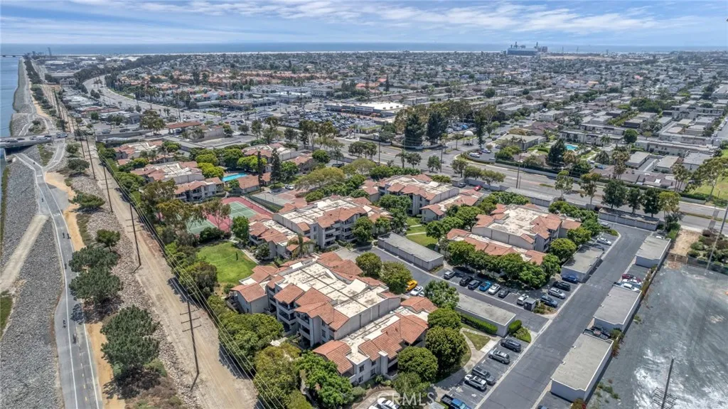 21372 Brookhurst Street Unit 322, Huntington Beach, CA 92646 - Photo 2 of 17, Huntington Beach, CA