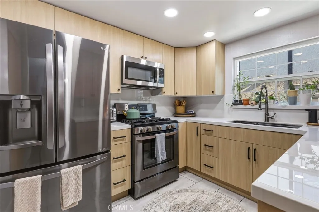 8927 Cedros Unit 14, Panorama City, CA 91402 - Main photo, Panorama City, CA