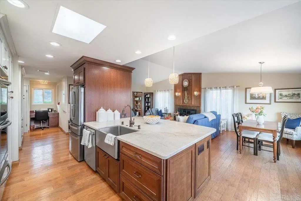 https://cdn.realtyfeed.com/cdn/127/306763500/0cef6836656749f704e4843b157e5d8a.webp