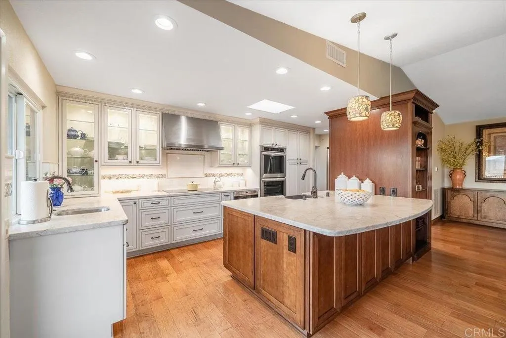 https://cdn.realtyfeed.com/cdn/127/306763500/409eda57da78570a9efb1aa124b5b913.webp