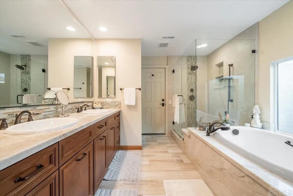 https://cdn.realtyfeed.com/cdn/127/306763500/b93d0a9c186b414eb4872d2be29f7b85.webp