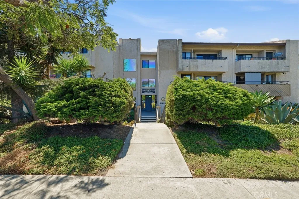 26251 Vermont Avenue Unit 202, Harbor City, CA 90710 - Main photo, Harbor City, CA