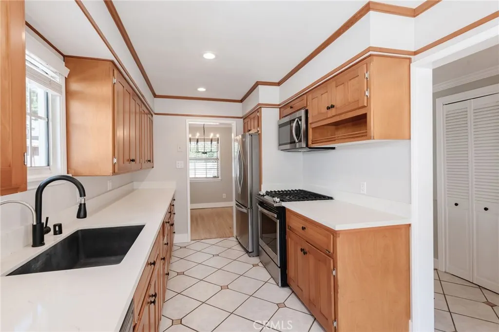3651 W 147th Street, Hawthorne, CA 90250 - Photo 4 of 29, Hawthorne, CA