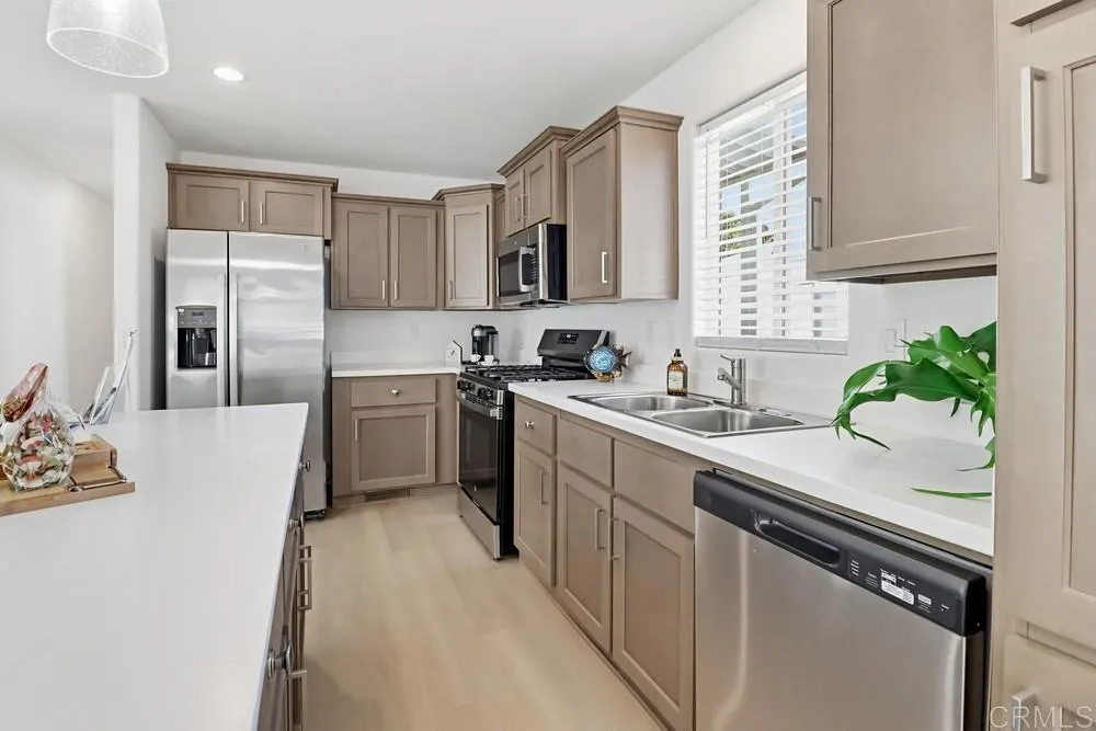 https://cdn.realtyfeed.com/cdn/127/306763588/502feb4b4d97e9072f9fce188252c957.webp