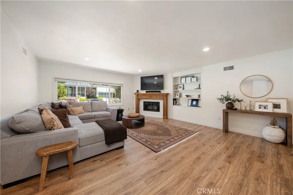 5748 Larryan Drive, Woodland Hills, CA 91367 - Photo 4 of 35, Woodland Hills, CA