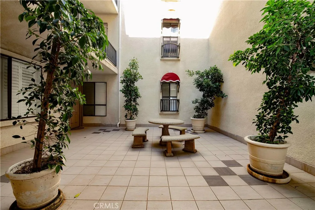 5236 Yarmouth Unit 113, Encino, CA 91316 - Main photo, Encino, CA
