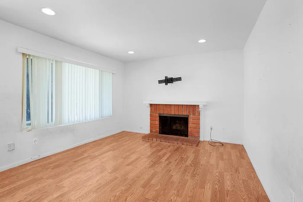 https://cdn.realtyfeed.com/cdn/127/306763616/2573c058e01c6e4b6ce5e304e9a5a6fd.webp