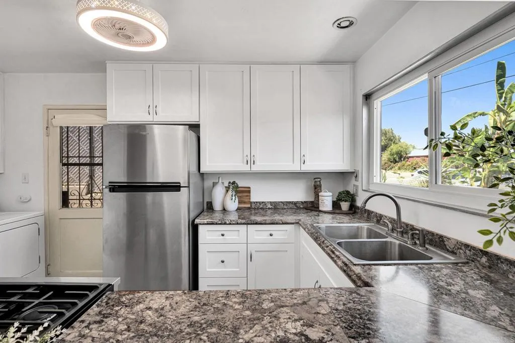 https://cdn.realtyfeed.com/cdn/127/306763628/24590d3746bbfb70ae4541632e46051c.webp