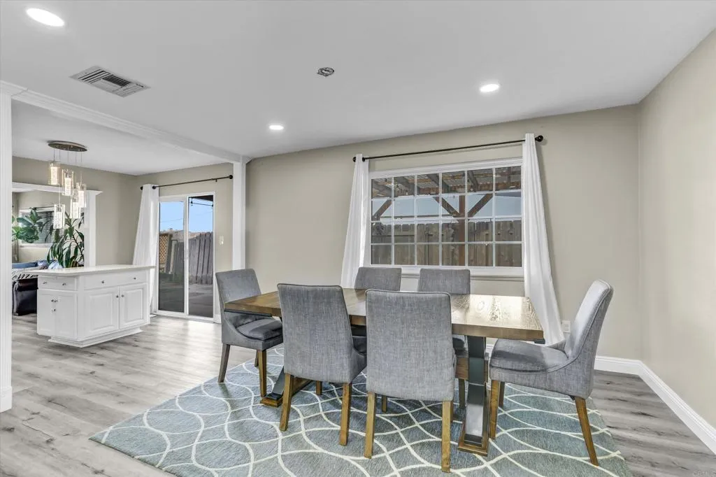 https://cdn.realtyfeed.com/cdn/127/306763676/0da6fd982b5fde04a7038afcbcb633f0.webp