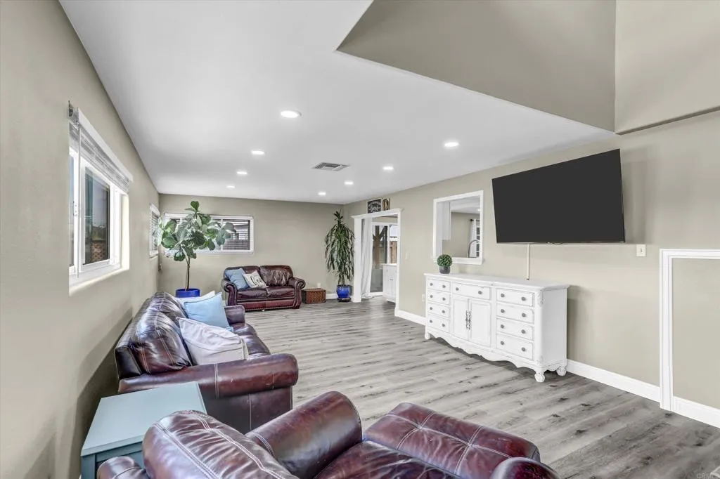 https://cdn.realtyfeed.com/cdn/127/306763676/6ee5bb869ec44376c48bf70ddade4cfb.webp