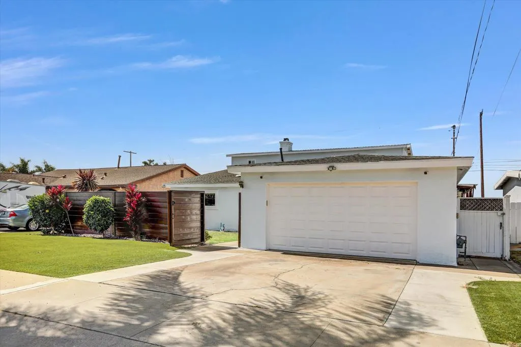 819 Iris Avenue, Imperial Beach, CA 91932 - Photo 3 of 38, Imperial Beach, CA