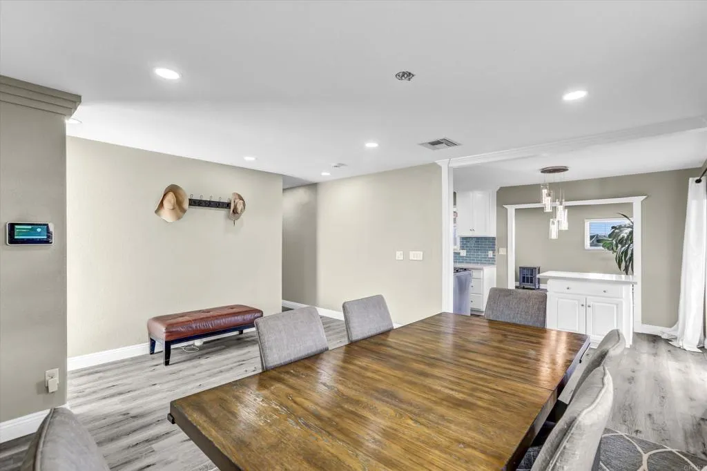 https://cdn.realtyfeed.com/cdn/127/306763676/d0ec7a22836bb6d1d0f556d632ca868f.webp