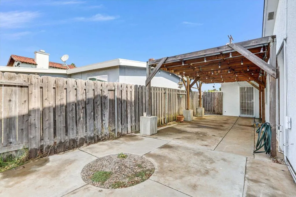 https://cdn.realtyfeed.com/cdn/127/306763676/dfed2742cd3c690a37f974da65af1182.webp