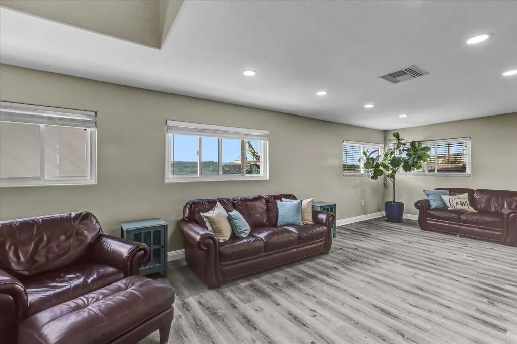 https://cdn.realtyfeed.com/cdn/127/306763676/eb8d68d2c3355c866ef4642f8fa98821.webp