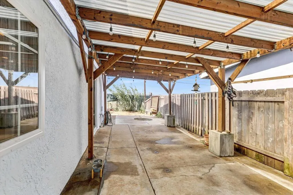 https://cdn.realtyfeed.com/cdn/127/306763676/fb364599f7c8228f1eb8e689c8f8a17c.webp