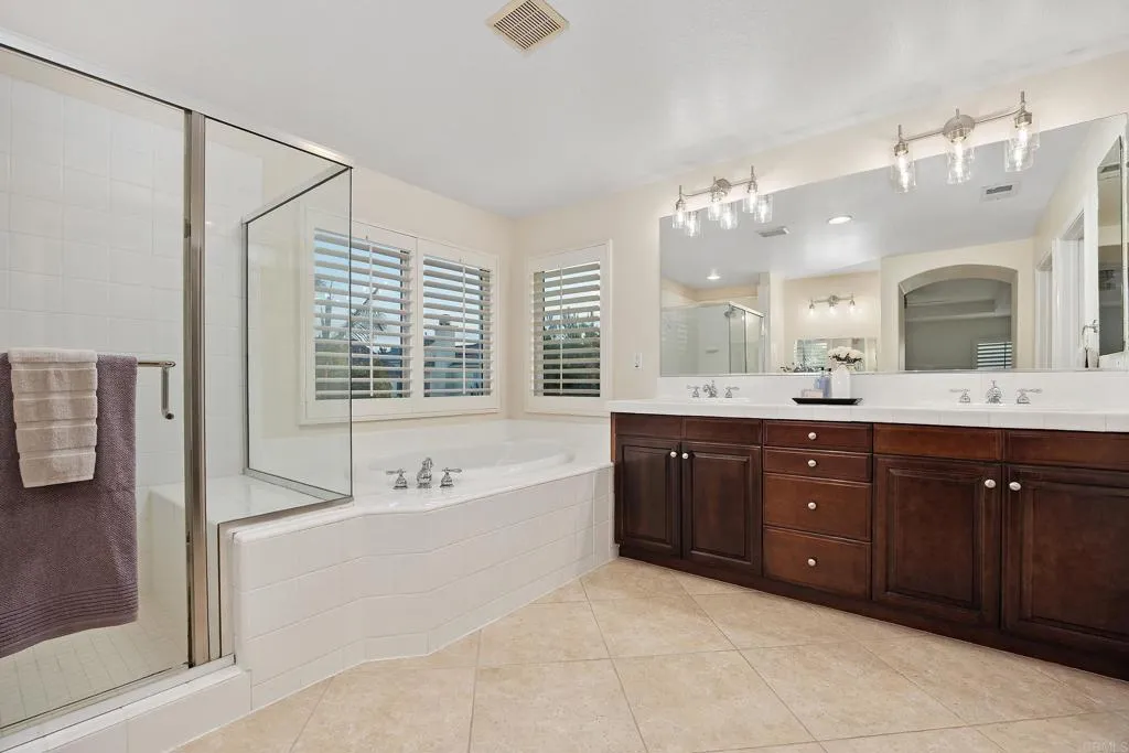 https://cdn.realtyfeed.com/cdn/127/306763740/5438a429ab6fa2a009f0bbac39244d2b.webp