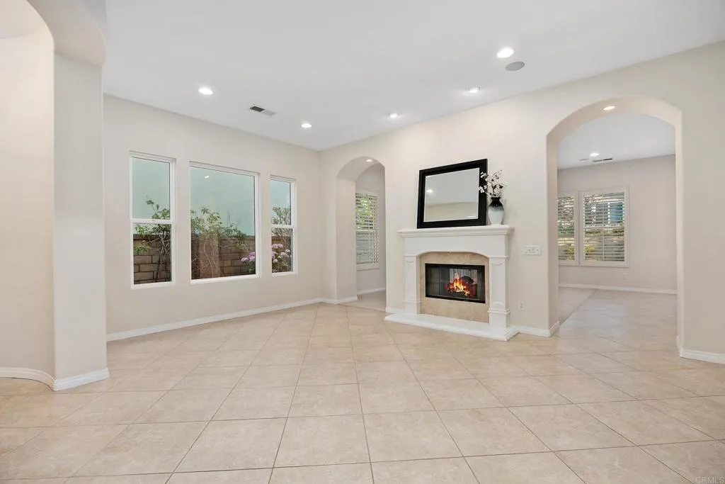 https://cdn.realtyfeed.com/cdn/127/306763740/74acc1c0e7212677f40b856bd8a8f7fe.webp
