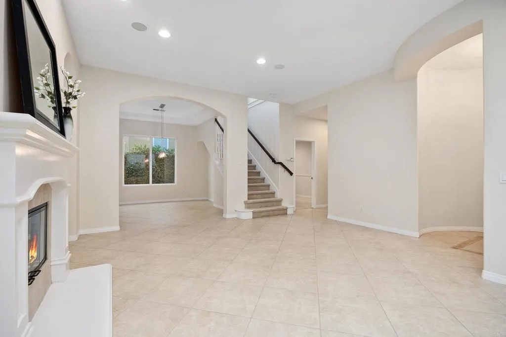 https://cdn.realtyfeed.com/cdn/127/306763740/ce34f1f32e4d92564cf165110bb70b6a.webp