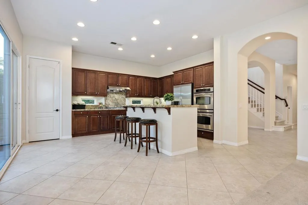 https://cdn.realtyfeed.com/cdn/127/306763740/df3b3fc99cb54c000497fdf76c9ba965.webp