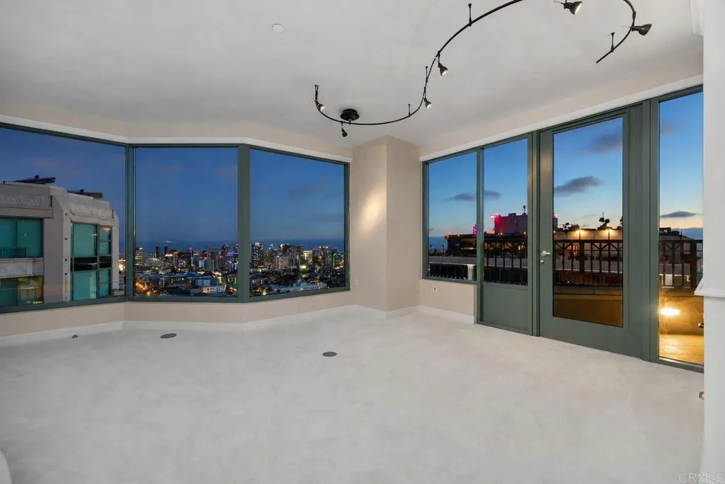 https://cdn.realtyfeed.com/cdn/127/306763768/4cd9a7efbea6ca6cd974adae352ff0bc.webp