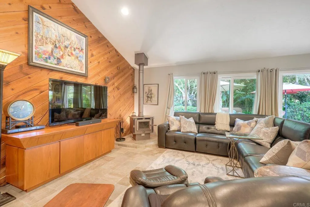 https://cdn.realtyfeed.com/cdn/127/306763770/13cfa696d6669159bdcd0f5aeb36927a.webp
