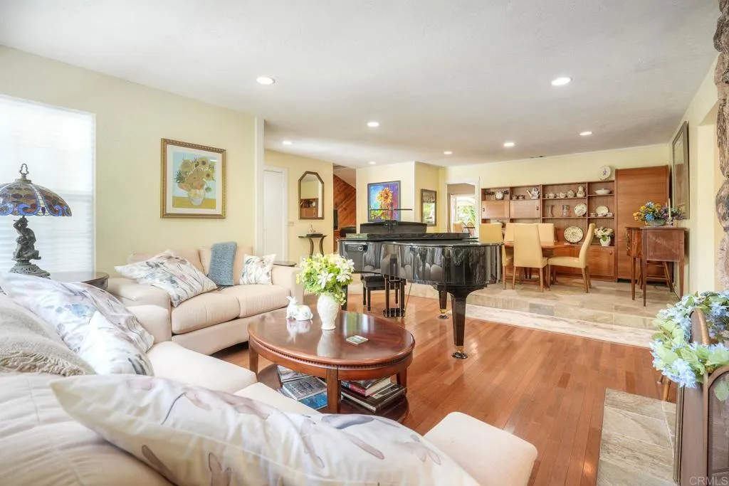 https://cdn.realtyfeed.com/cdn/127/306763770/60f69adcef1f735252a8af92aa60f384.webp