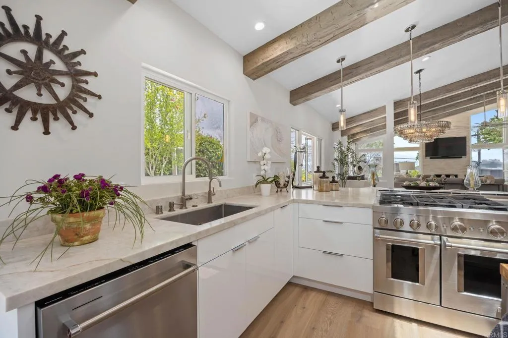 https://cdn.realtyfeed.com/cdn/127/306763774/2d076d5030efd3b0bd0696fff71dc8bc.webp