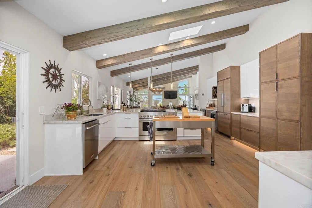 https://cdn.realtyfeed.com/cdn/127/306763774/5257a640106084916e0fde4a07bf3363.webp