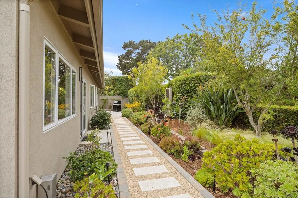 https://cdn.realtyfeed.com/cdn/127/306763774/d5f8e8596ca2048f9748d0e8f3c5803e.webp