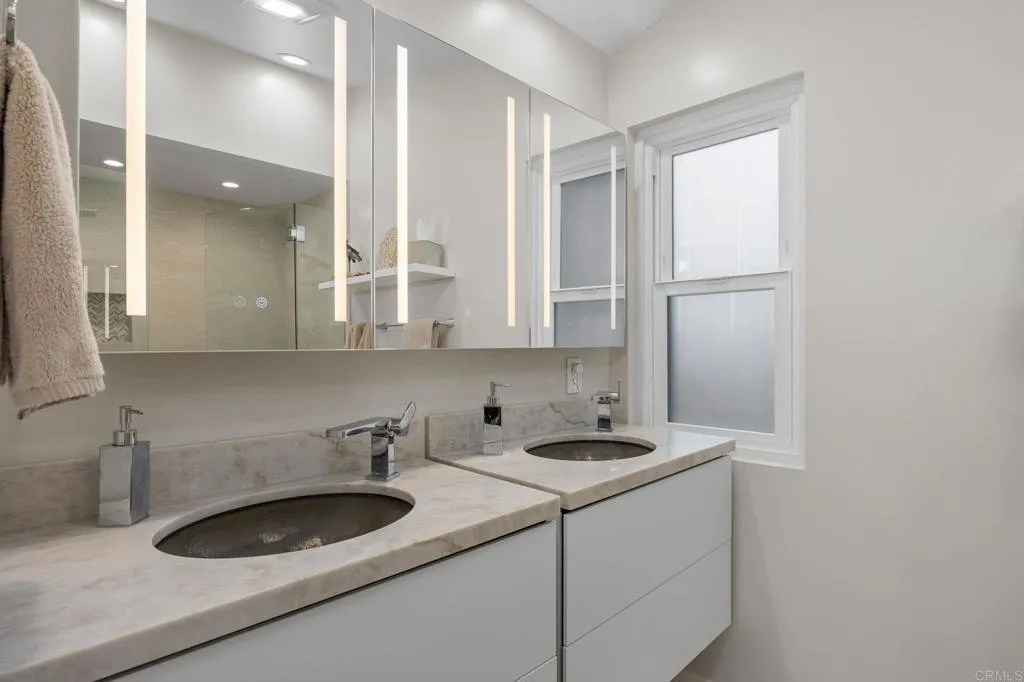 https://cdn.realtyfeed.com/cdn/127/306763774/fbc4bd2e596646d06d214754380da76e.webp