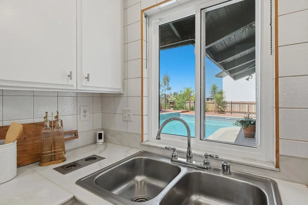 https://cdn.realtyfeed.com/cdn/127/306763788/b98a84923a2b182f1548d675666a4fff.webp