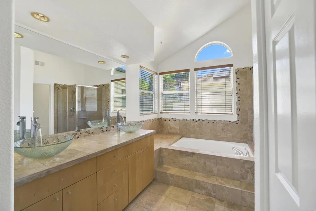 https://cdn.realtyfeed.com/cdn/127/306763819/3b21504649c8b67e5a923f4c43158935.webp