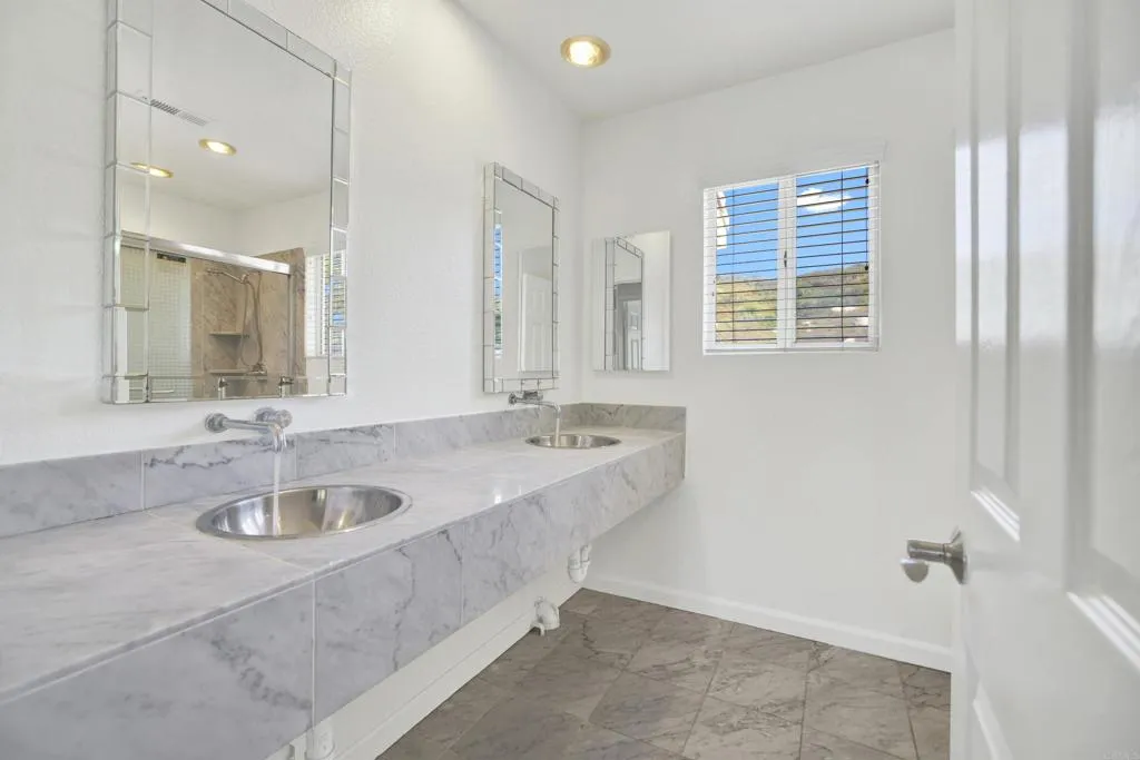 https://cdn.realtyfeed.com/cdn/127/306763819/6462873fec8e1d07512b1279aba0a78a.webp