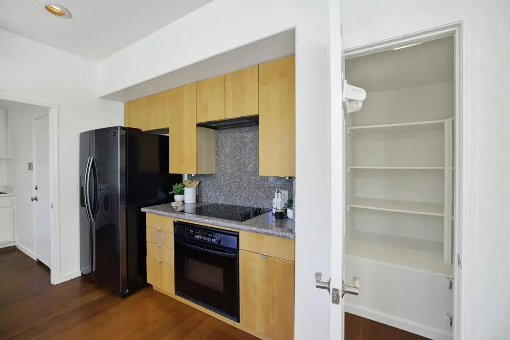 https://cdn.realtyfeed.com/cdn/127/306763819/abacdbac9b5de4a7455abd73eb79a8d5.webp