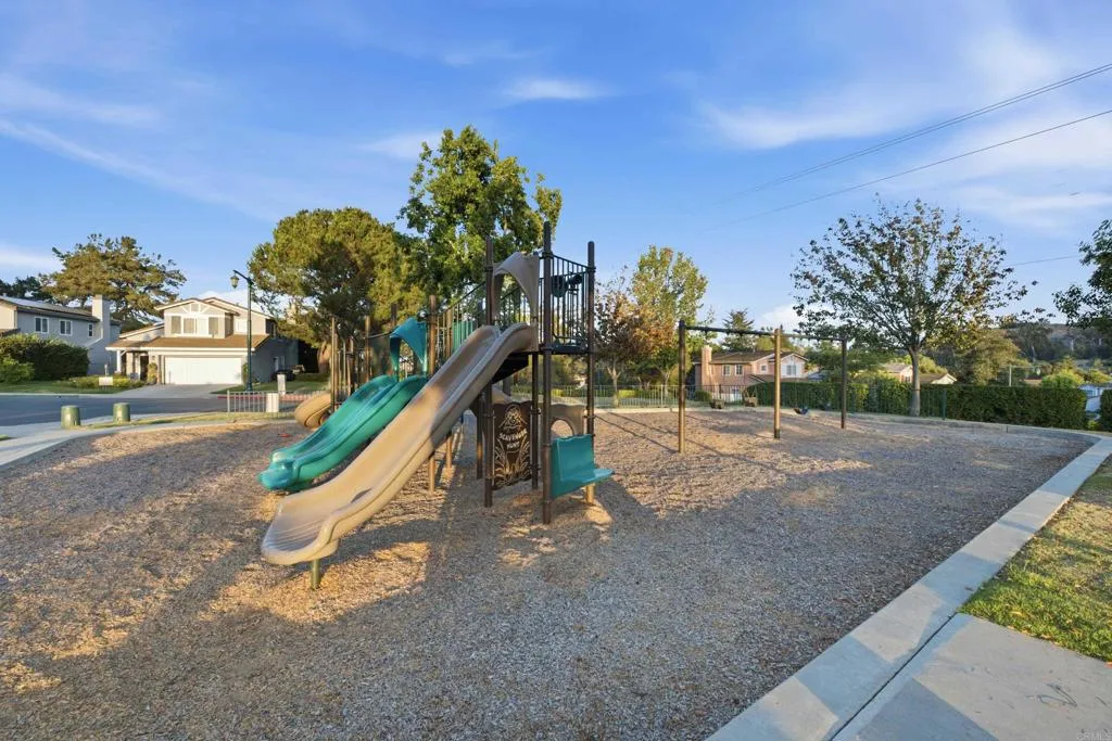 https://cdn.realtyfeed.com/cdn/127/306763825/3cb5d3962ccef298d11a79a4d0a142bd.webp