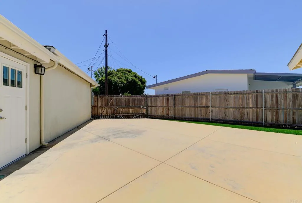 https://cdn.realtyfeed.com/cdn/127/306763989/4fa0ffafd92753c07a1fec62ffd5bbb2.webp