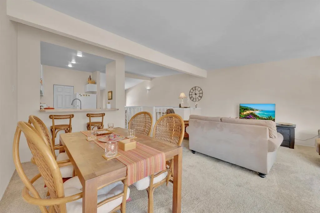 https://cdn.realtyfeed.com/cdn/127/306763992/5ff8ec2aac58685be89cb8f62a51158e.webp