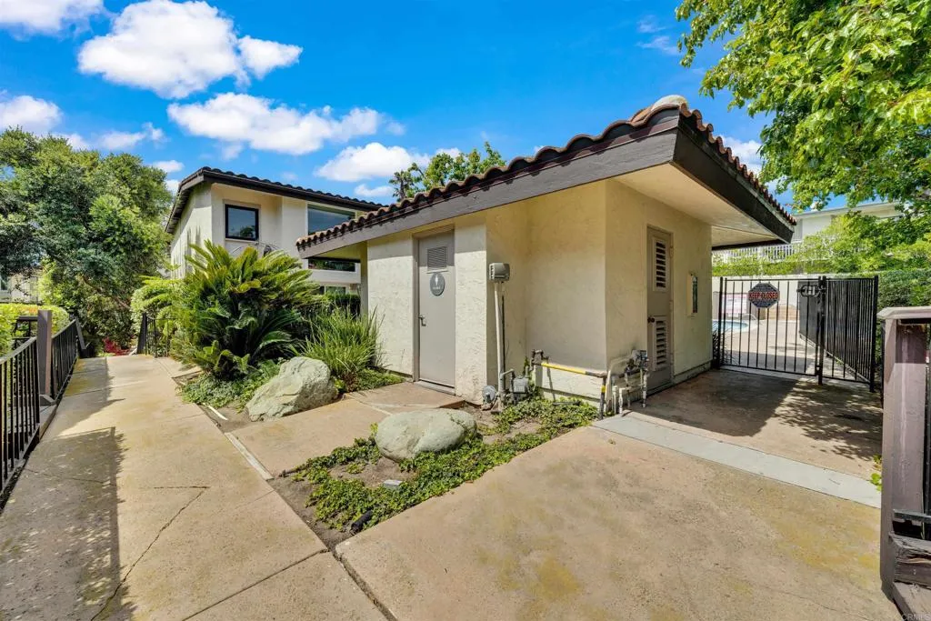 https://cdn.realtyfeed.com/cdn/127/306763992/6d6f83544599e6e18b57606aa74f90c8.webp