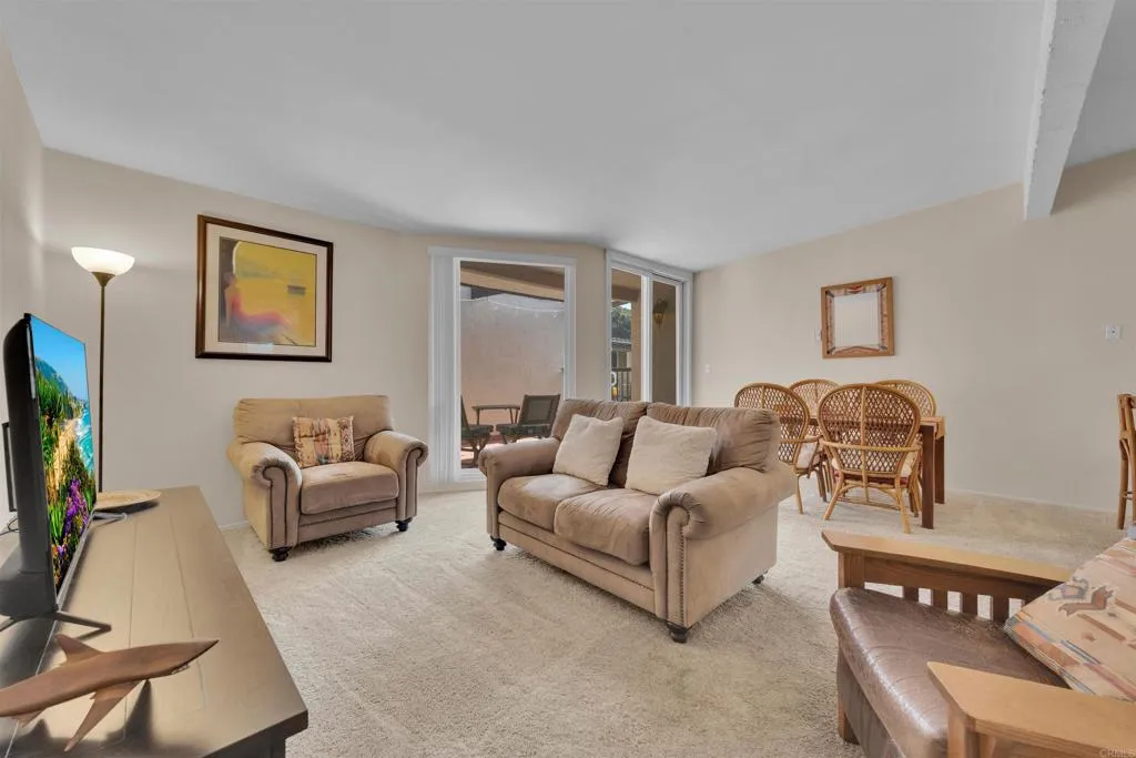 https://cdn.realtyfeed.com/cdn/127/306763992/73ad2b5d0aa80f0a6ea19e3132b497d0.webp