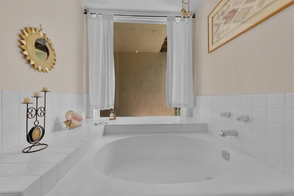https://cdn.realtyfeed.com/cdn/127/306763992/8d4c47801fb2811f9ed17604f6ae9c30.webp