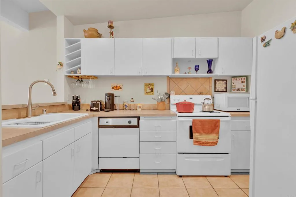 https://cdn.realtyfeed.com/cdn/127/306763992/cf1ef6a276217548c83d161a158e5859.webp