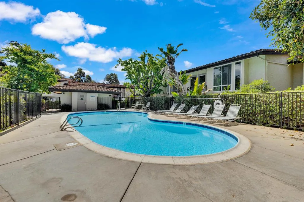 https://cdn.realtyfeed.com/cdn/127/306763992/d93853195be74a9b75297dbd6771cd29.webp