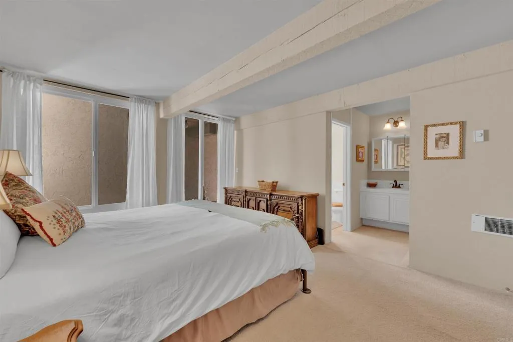 https://cdn.realtyfeed.com/cdn/127/306763992/f2e17149f8e9ba0c8ce34afa976204fe.webp