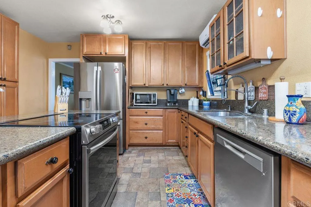 https://cdn.realtyfeed.com/cdn/127/306764020/94bdac3fa4c0bfe15eade5885a7637c7.webp