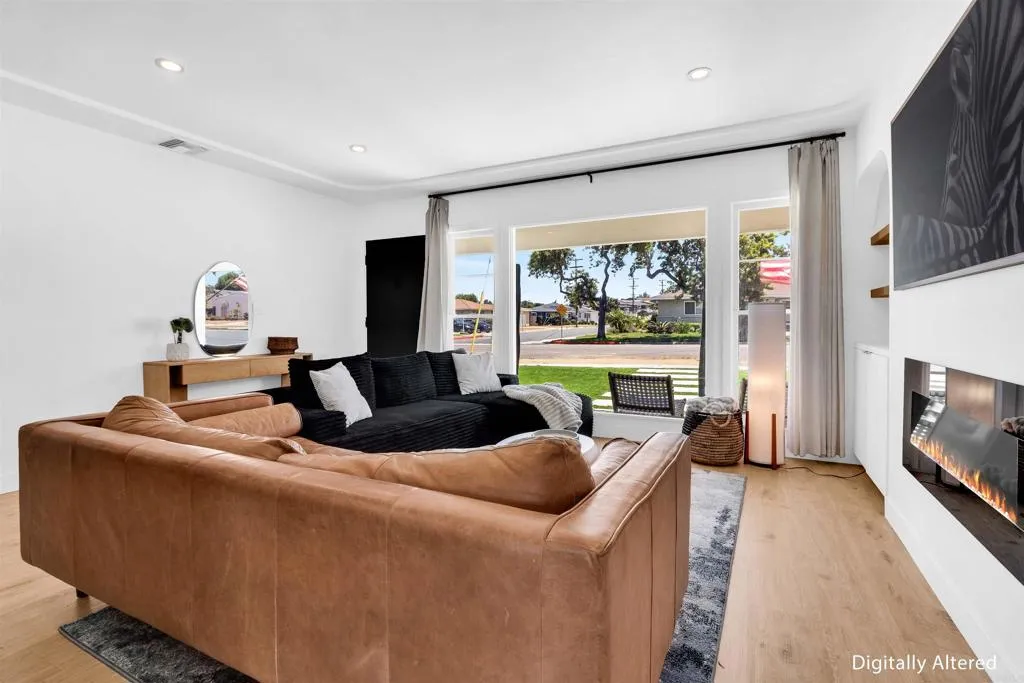 https://cdn.realtyfeed.com/cdn/127/306764084/bd8d84c76f5d8a1423322315f2bf9d43.webp