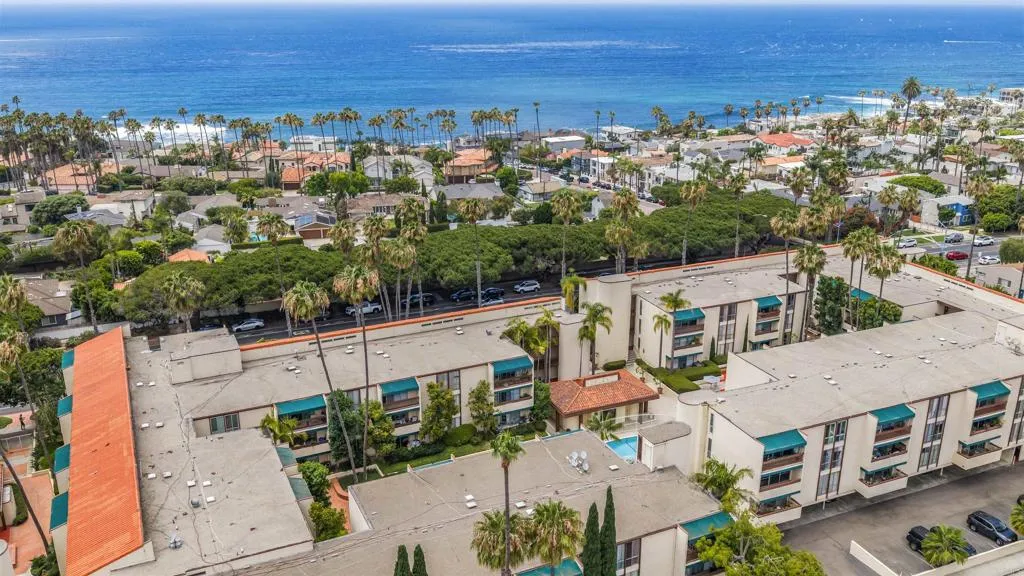 https://cdn.realtyfeed.com/cdn/127/306764151/22a63cfb17f17ba0ce52f56609c0cc02.webp