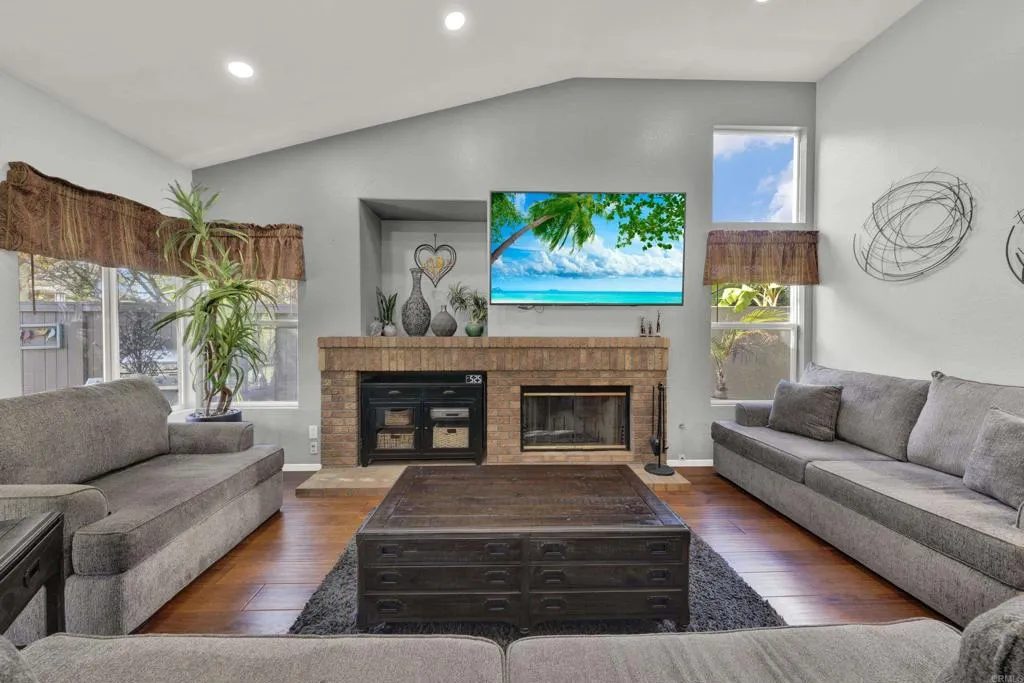 https://cdn.realtyfeed.com/cdn/127/306764175/00889f4b7e275a8af208ca634e06b161.webp