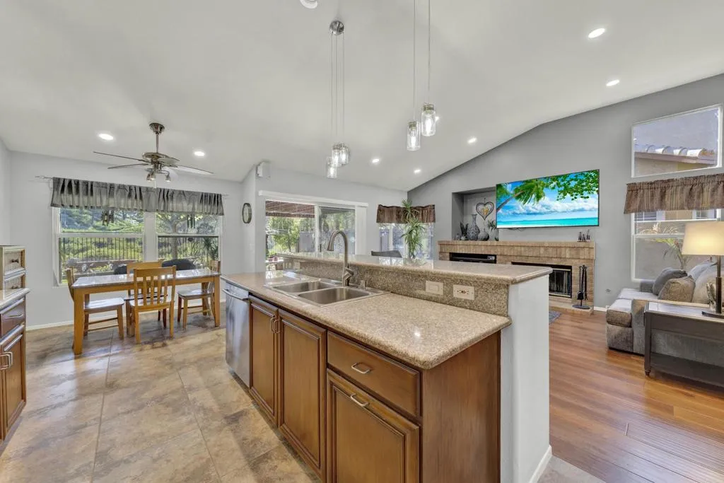 https://cdn.realtyfeed.com/cdn/127/306764175/084f2e67b681c7ccd5d84bb6c8f741b0.webp
