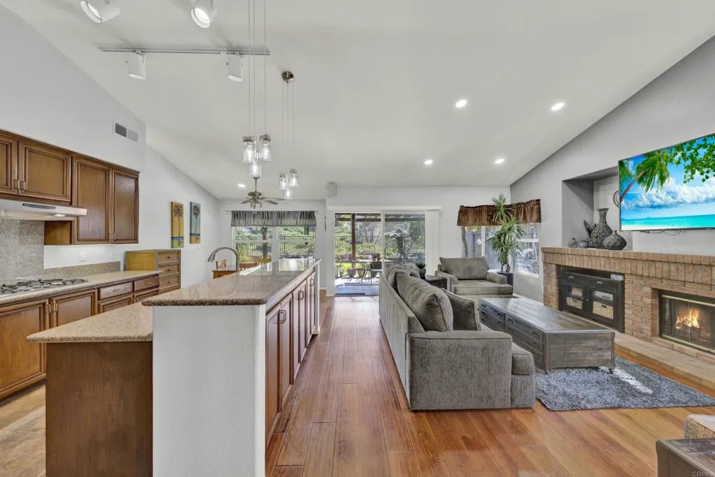 https://cdn.realtyfeed.com/cdn/127/306764175/3dbcd9a67498e8ebabc290d2df1562f1.webp